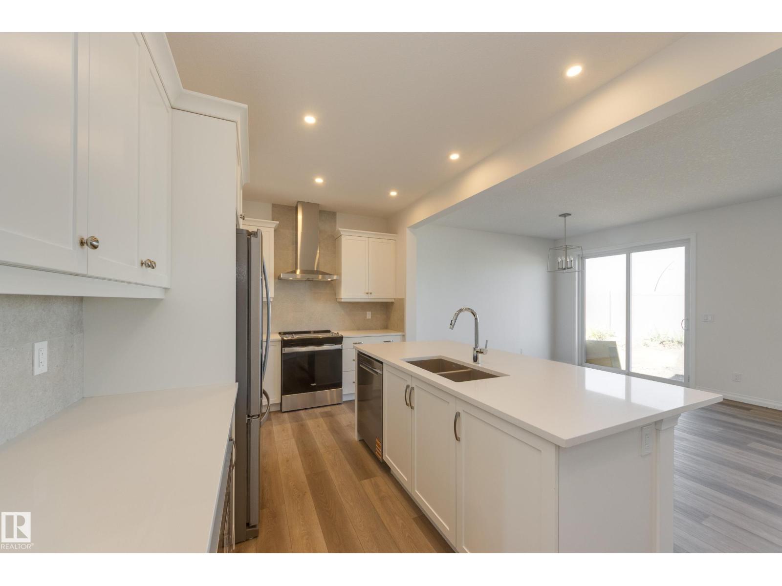 Photo 4 of 19322 22 A Av Nw, Edmonton AB