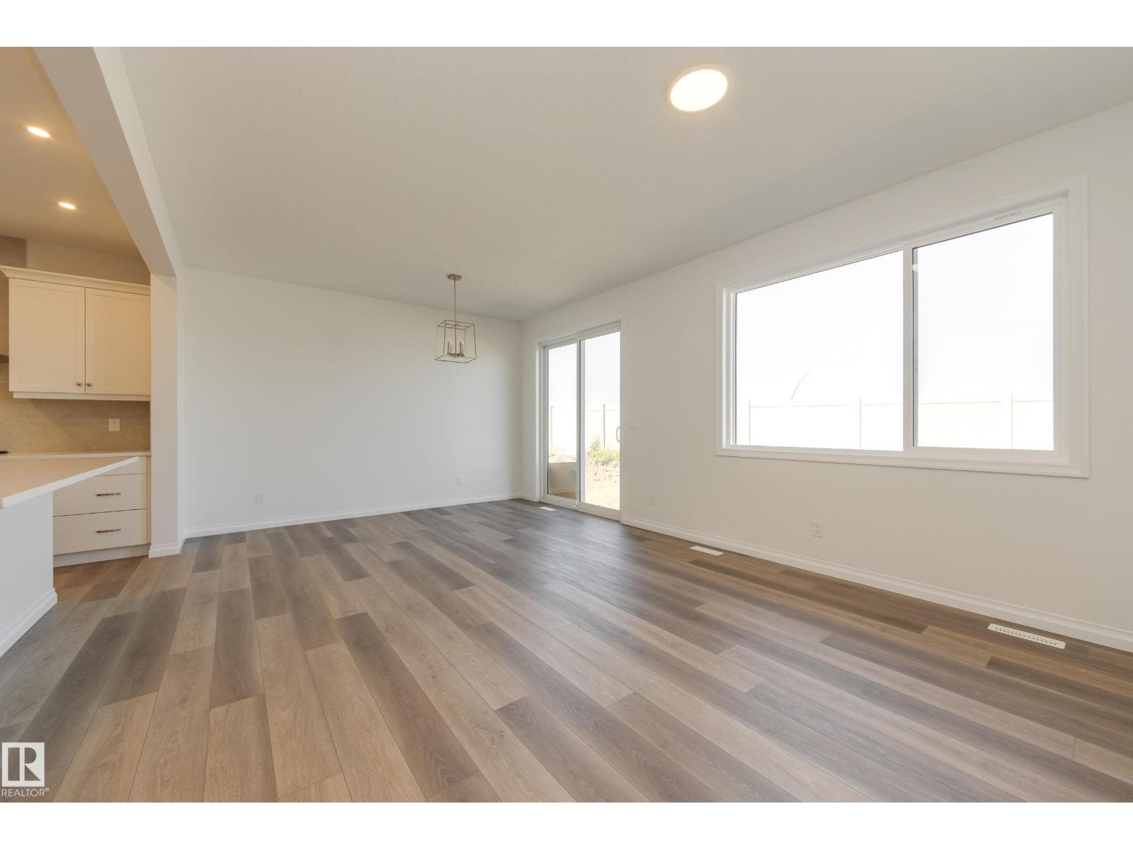 Photo 11 of 19322 22 A Av Nw, Edmonton AB