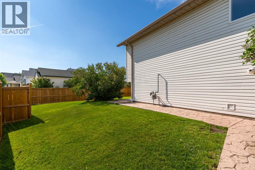 Single Family House Bi-level for Sale in  Erin Circle SE Erin Woods Calgary 