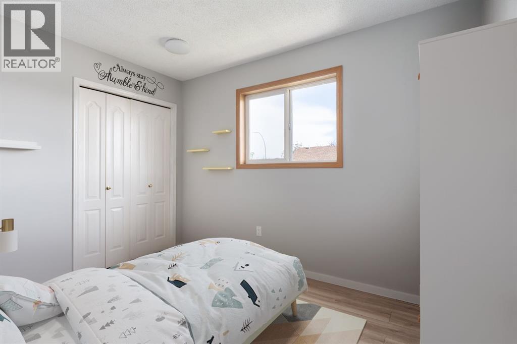 Single Family House Bi-level for Sale in  Erin Circle SE Erin Woods Calgary 