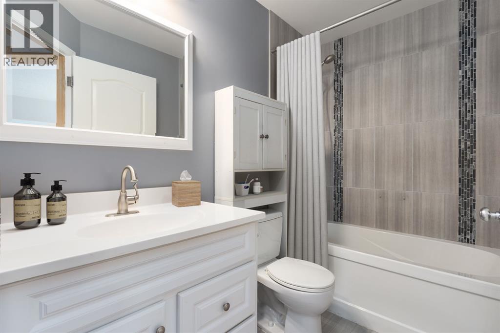 Single Family House Bi-level for Sale in  Erin Circle SE Erin Woods Calgary 