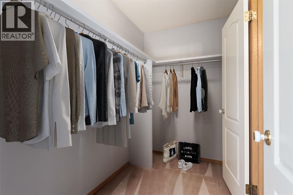 Single Family House Bi-level for Sale in  Erin Circle SE Erin Woods Calgary 