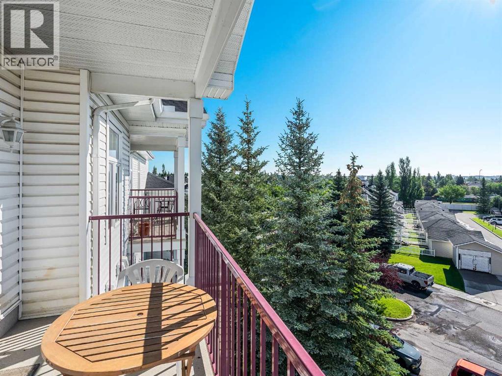 Single Family House for Sale in   Country Village Bay NE Country Hills Village Calgary 
