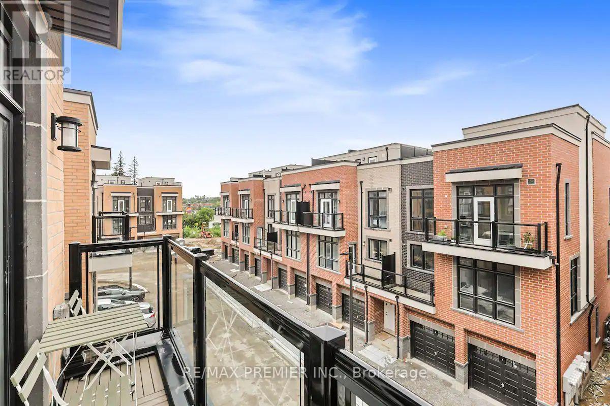 Photo 10 of 6 6 Sayers Lane, Richmond Hill ON