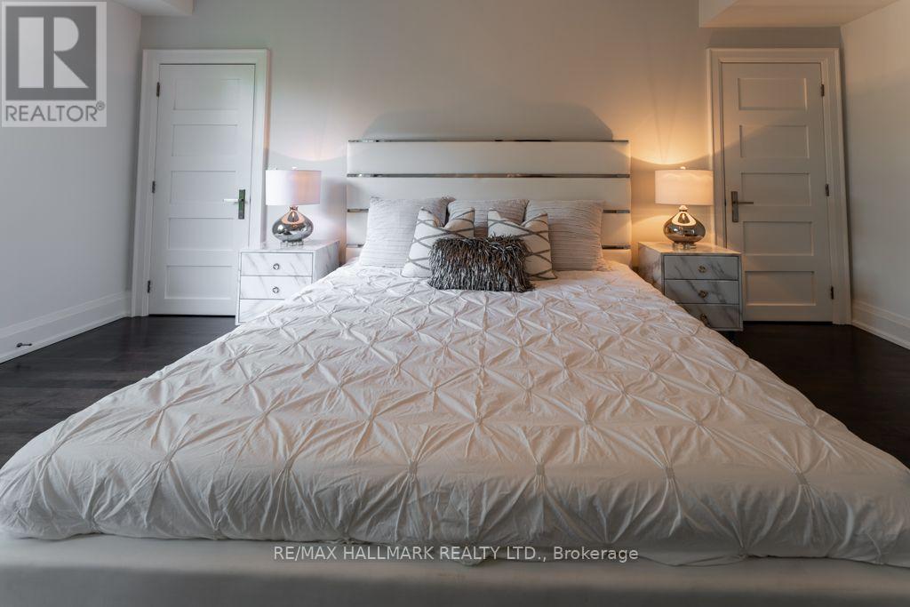 Photo 3 of 17 Hammok Crescent, Markham ON