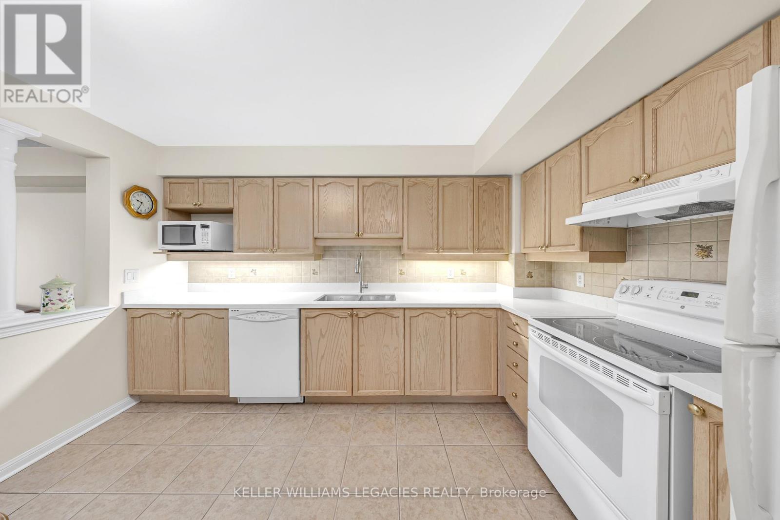 Photo 29 of 202 2500 Rutherford Road, Vaughan ON