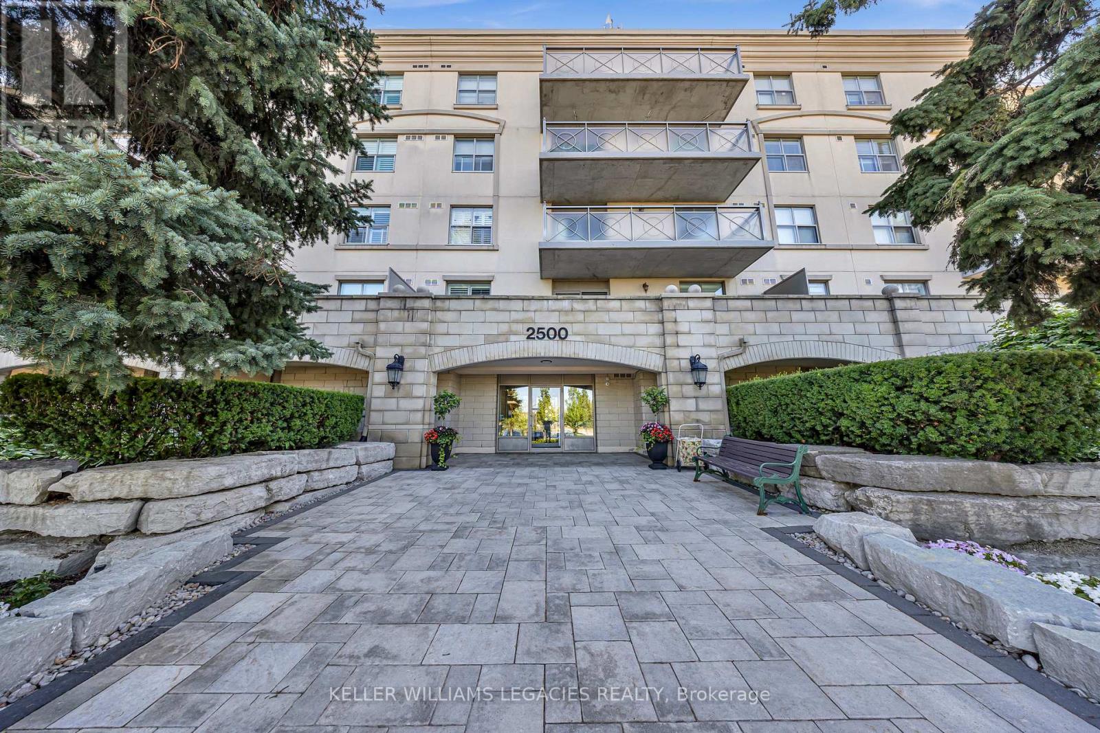Photo 11 of 202 2500 Rutherford Road, Vaughan ON
