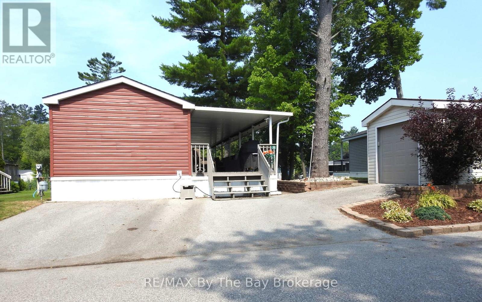 Photo 2 of 10 Chipewa Trail, Wasaga Beach ON
