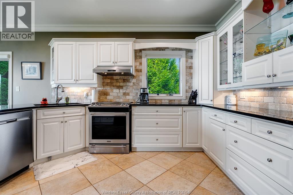 Photo 8 of 501 Lake Drive, Kingsville ON