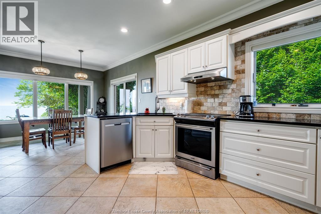 Photo 9 of 501 Lake Drive, Kingsville ON
