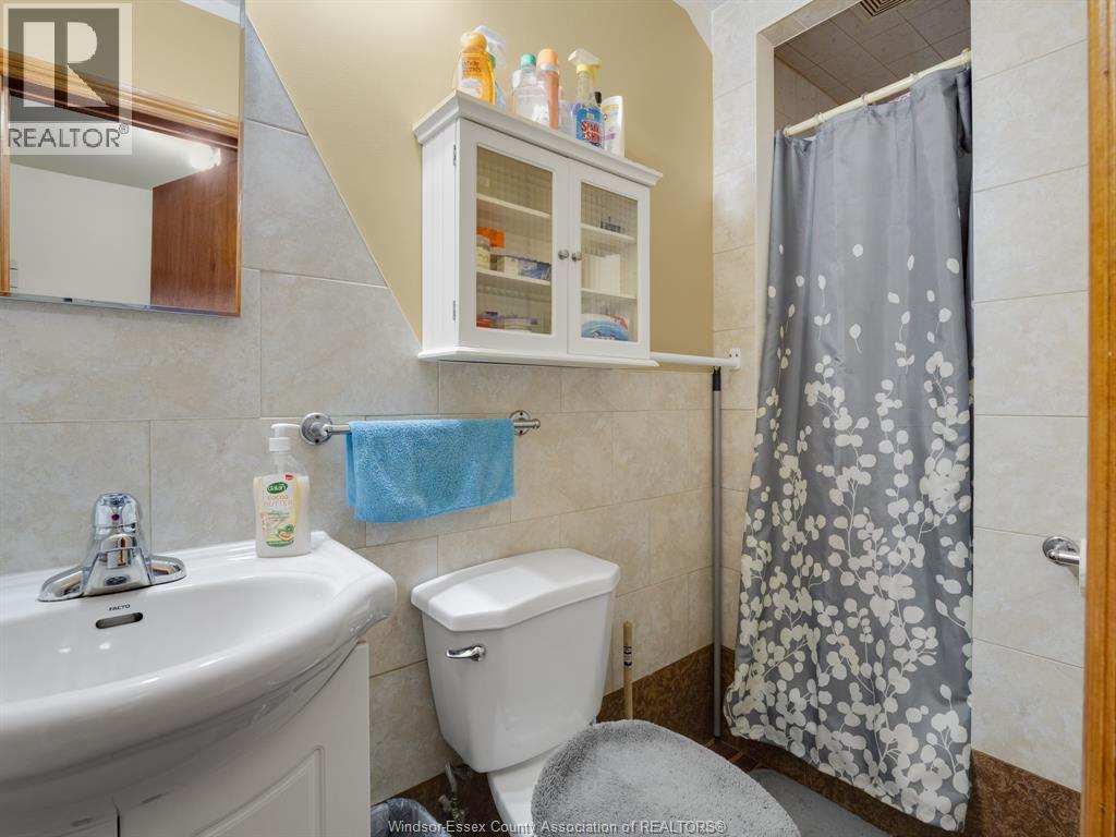 Photo 15 of 401 Parent Avenue, Windsor ON