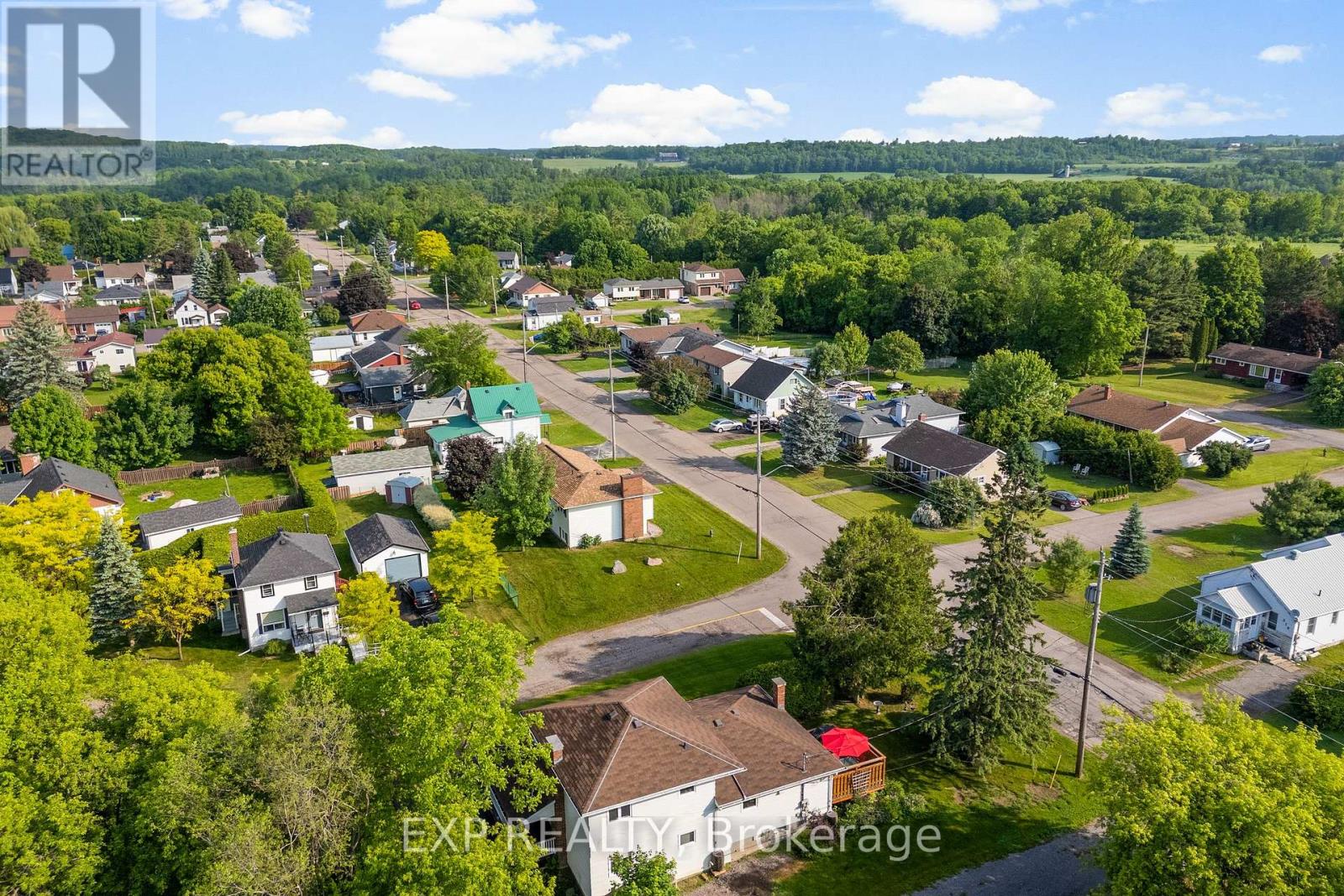 Photo 11 of 320 Francis Street, Renfrew ON