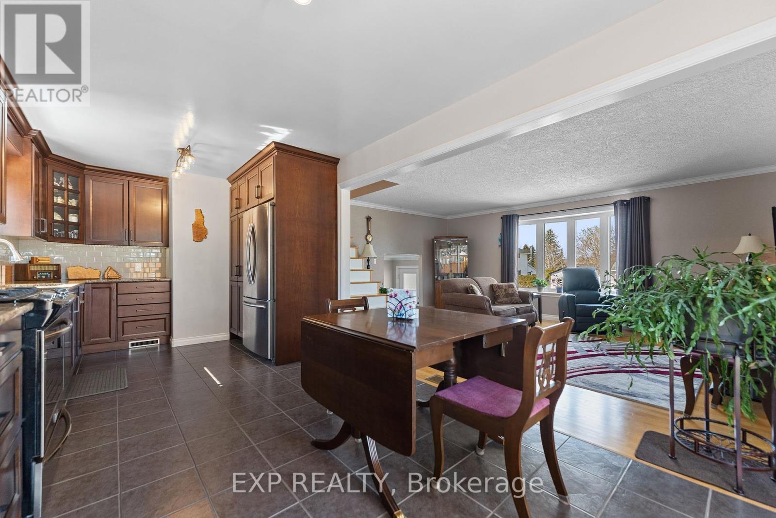 Photo 15 of 320 Francis Street, Renfrew ON