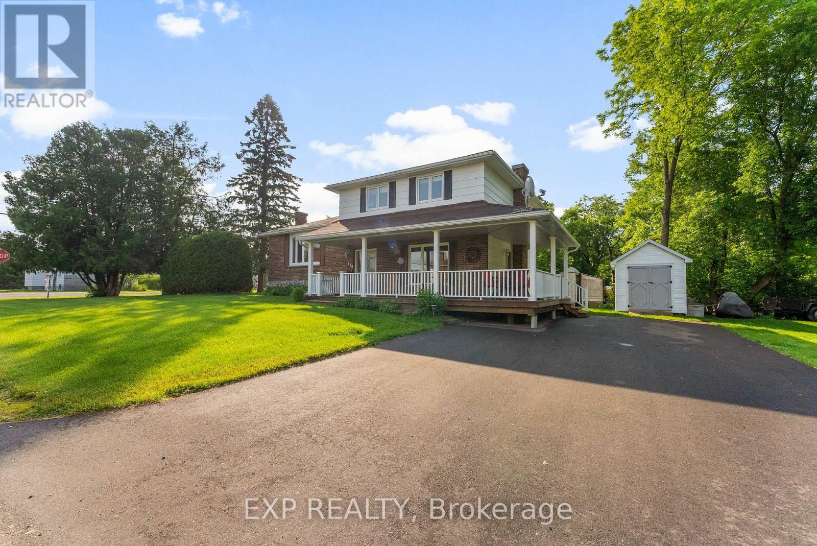Photo 2 of 320 Francis Street, Renfrew ON