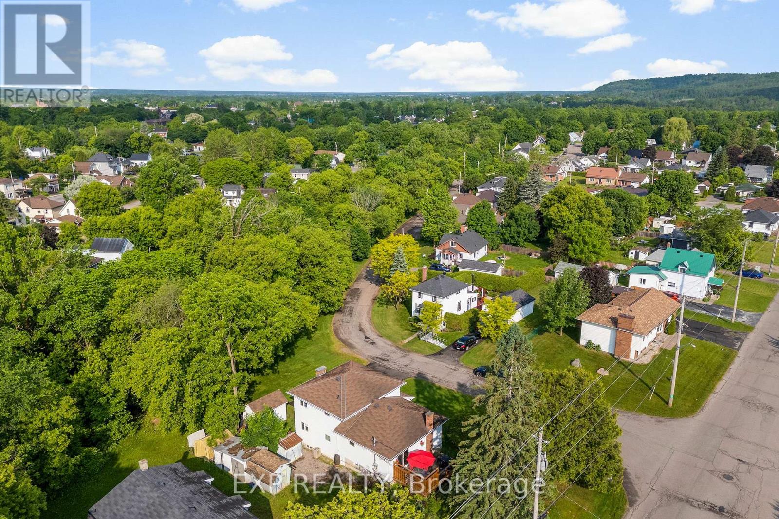 Photo 45 of 320 Francis Street, Renfrew ON