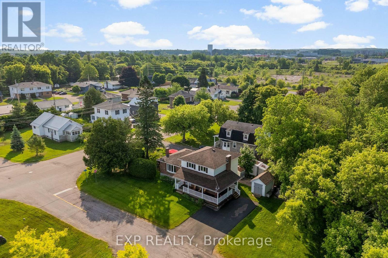 Photo 8 of 320 Francis Street, Renfrew ON