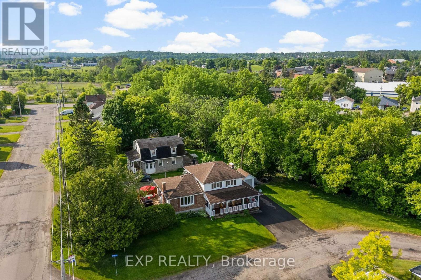 Photo 9 of 320 Francis Street, Renfrew ON