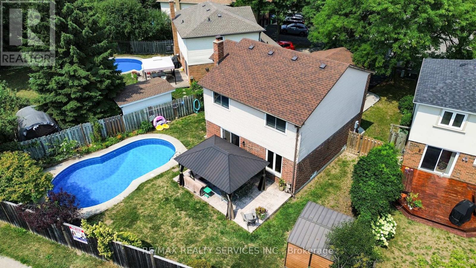 Photo 49 of 14 Myna Court, Brampton ON