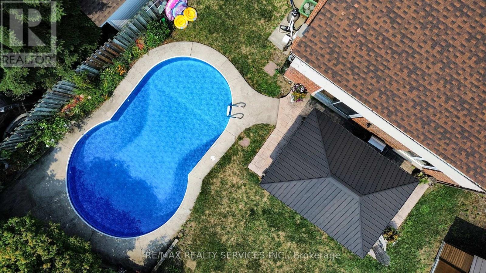 Photo 50 of 14 Myna Court, Brampton ON