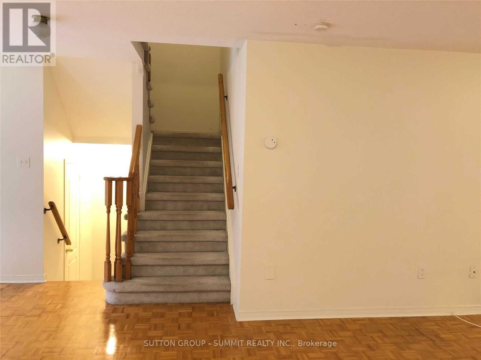 Photo 10 of 3269 Camberwell Drive, Mississauga ON