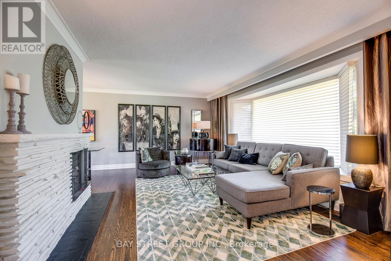 Photo 4 of 256 Eastcourt Road, Oakville ON