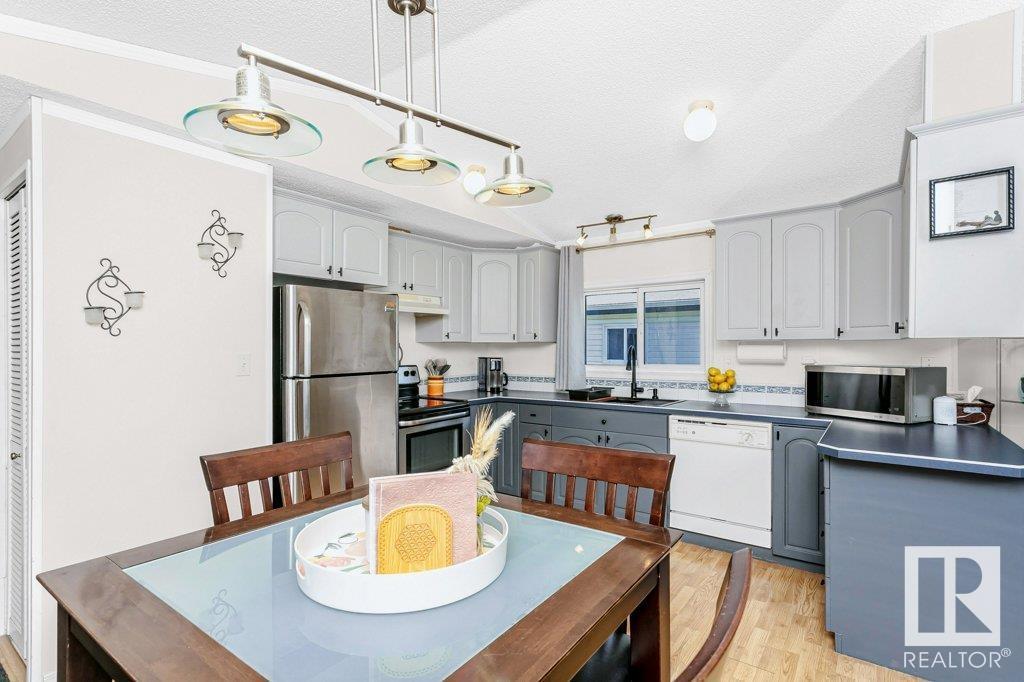 Photo 8 of 3402 Lakeview Pt Nw, Edmonton AB