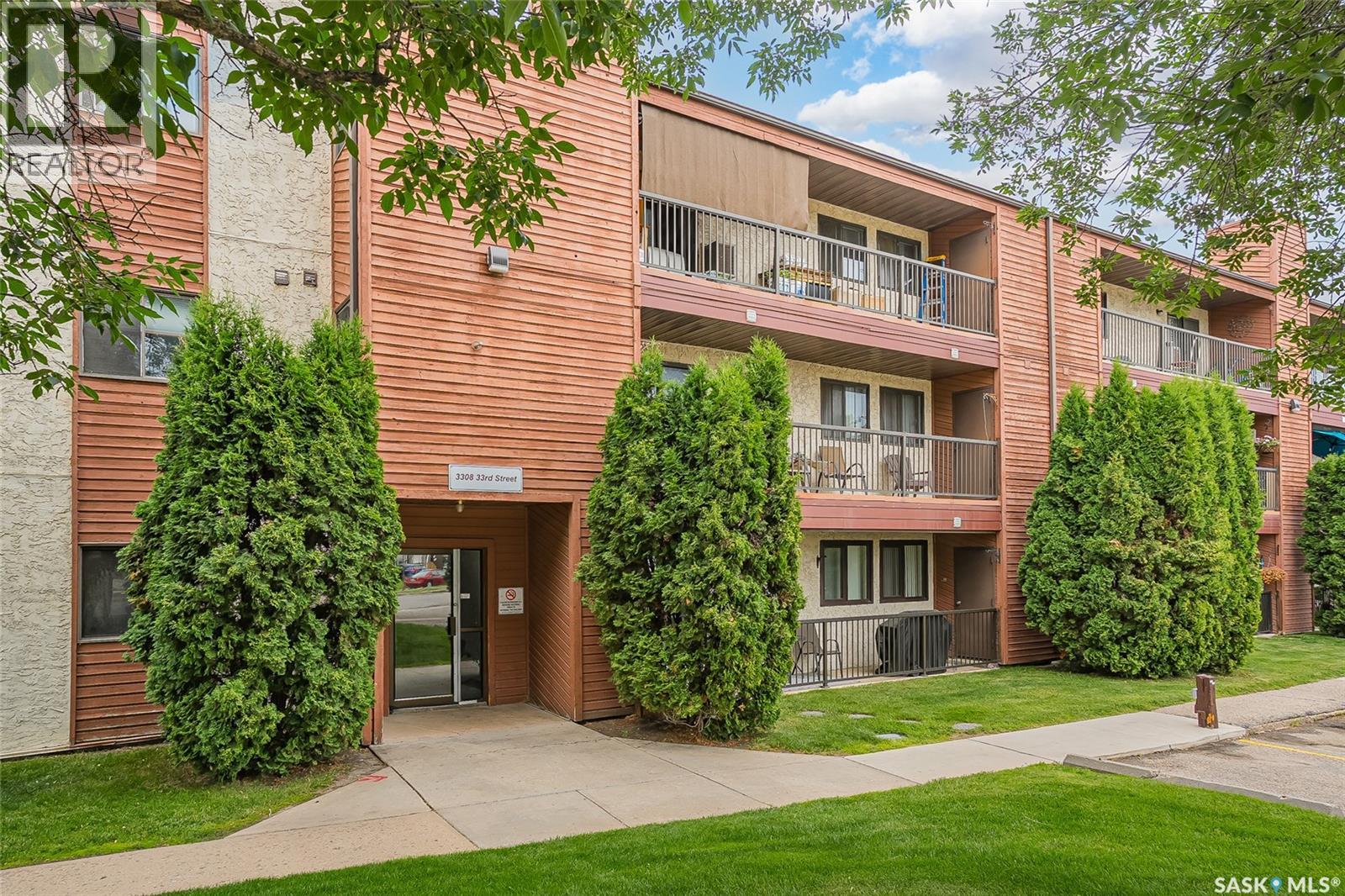 Photo 2 of 118 3308 33rd Street W, Saskatoon SK