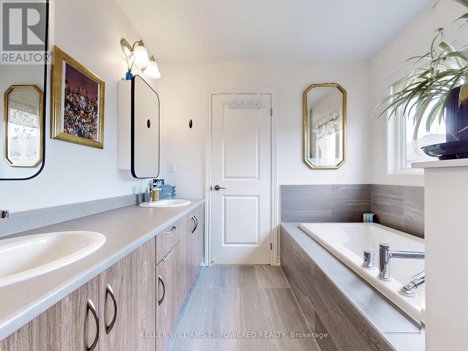 Photo 21 of 28 Gemini Drive, Barrie ON