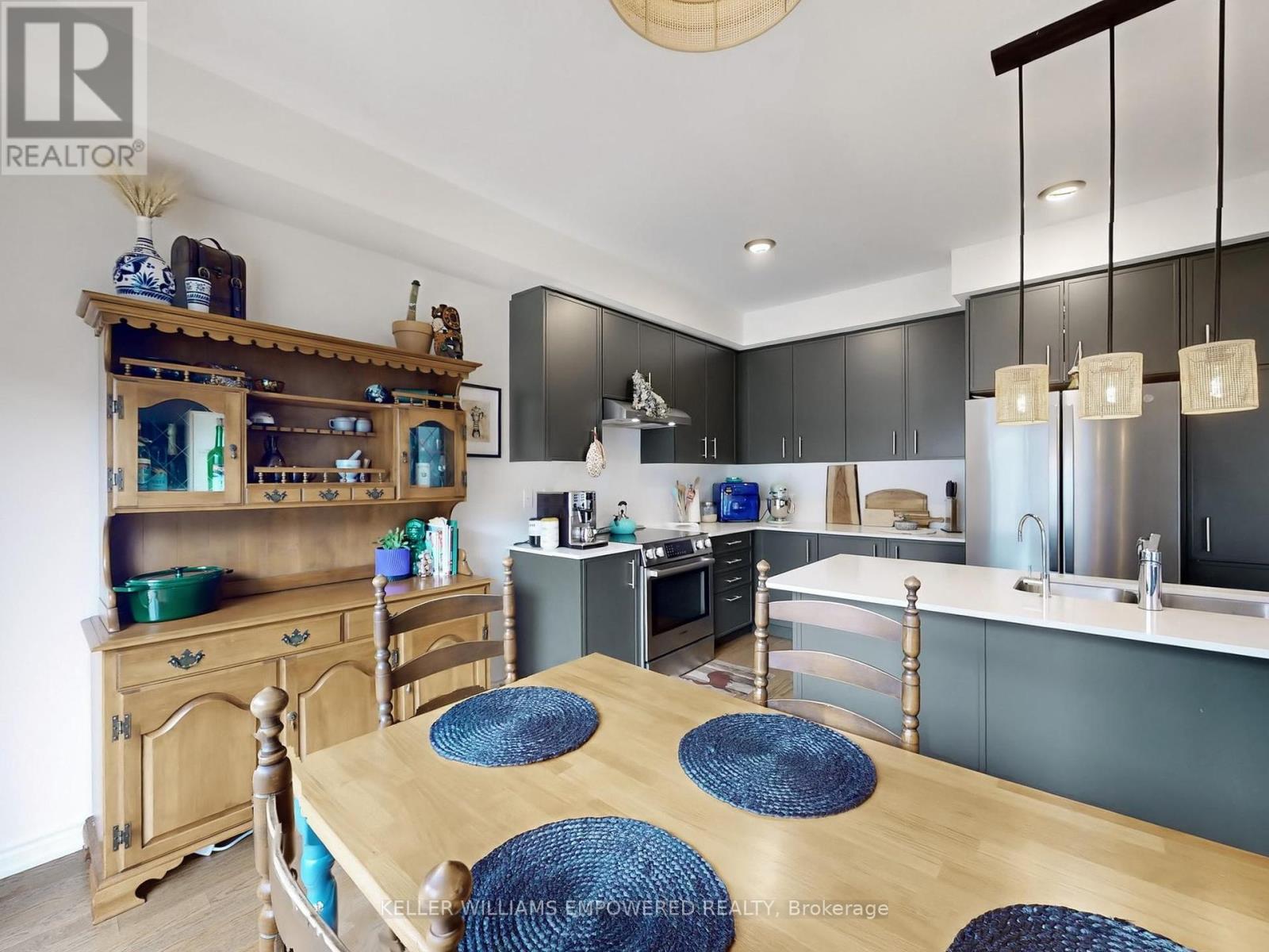 Photo 1 of 28 Gemini Drive, Barrie ON