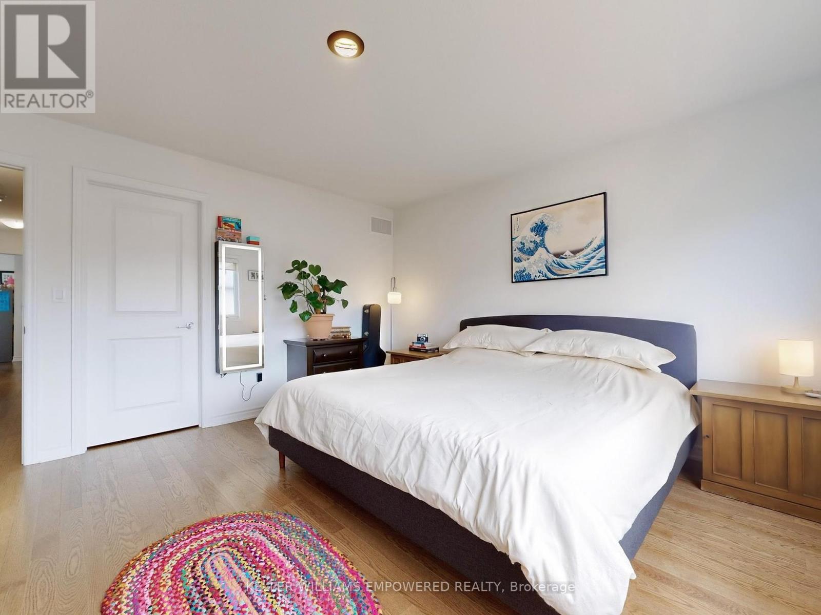 Photo 17 of 28 Gemini Drive, Barrie ON