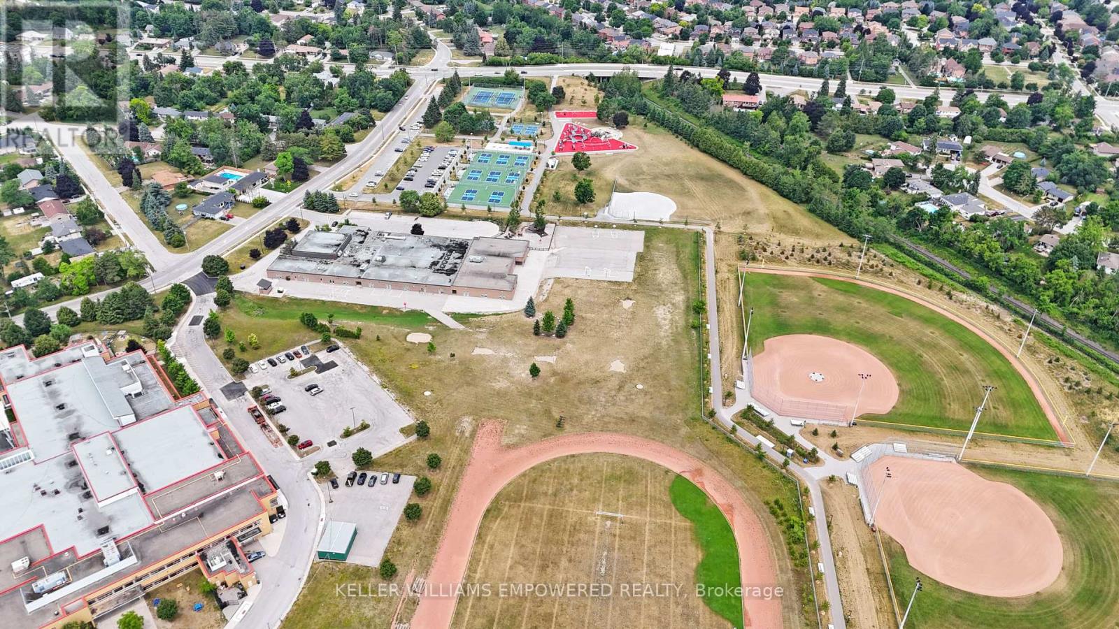 Photo 48 of 28 Gemini Drive, Barrie ON