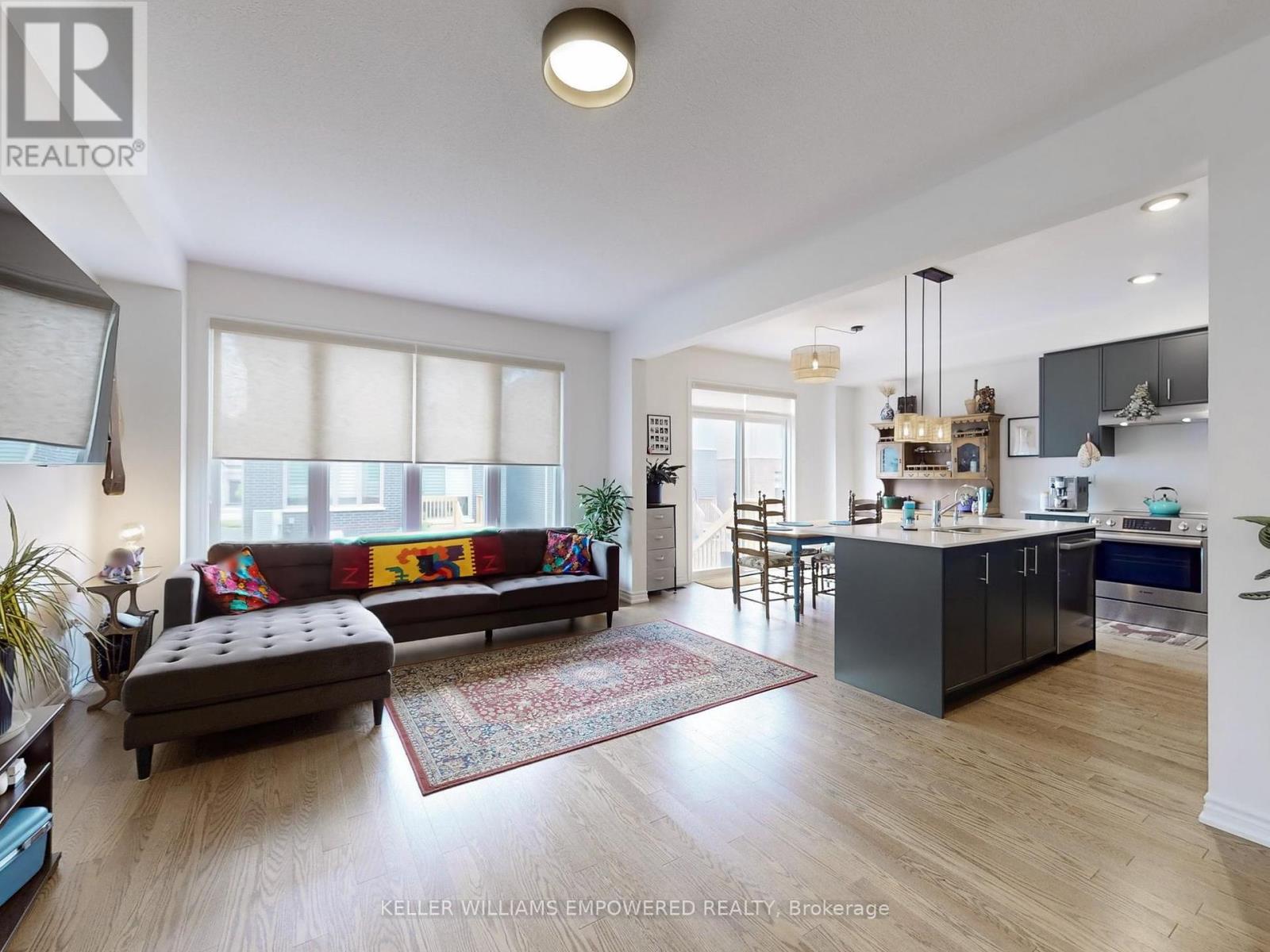 Photo 9 of 28 Gemini Drive, Barrie ON