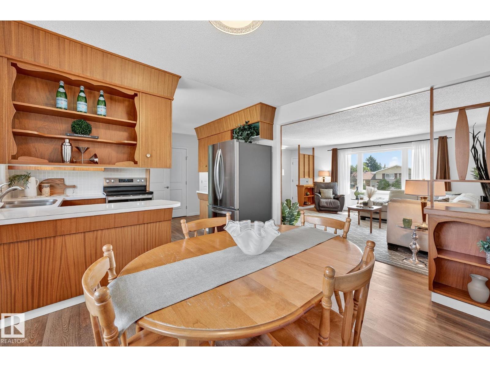 Photo 4 of 5516 140 A Av Nw, Edmonton AB