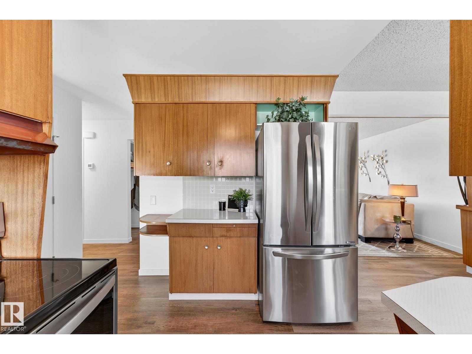 Photo 5 of 5516 140 A Av Nw, Edmonton AB