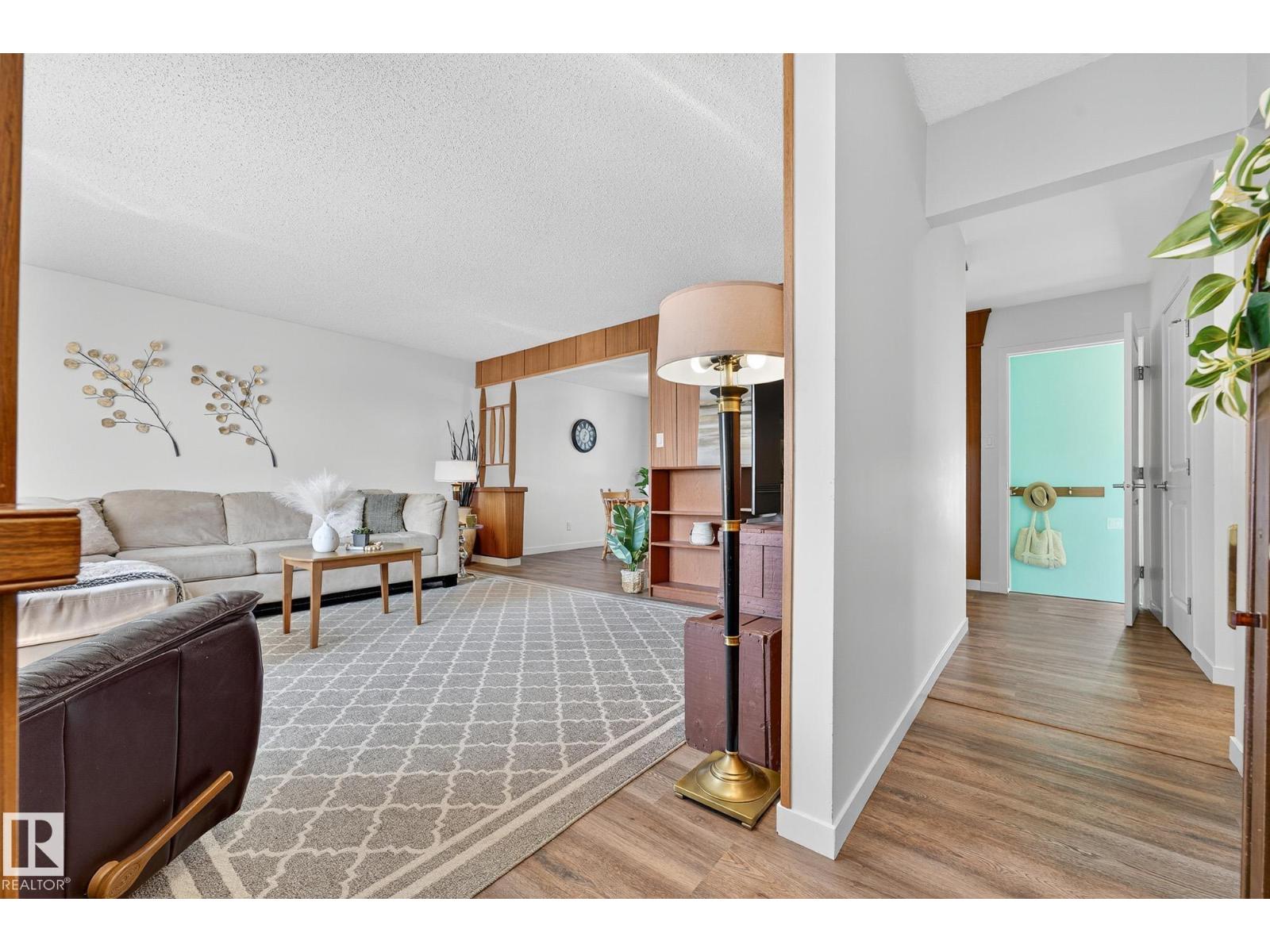 Photo 16 of 5516 140 A Av Nw, Edmonton AB