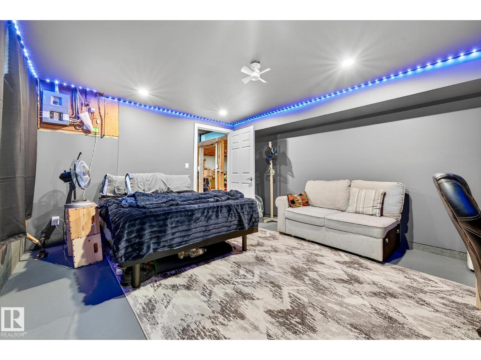 Photo 8 of 5516 140 A Av Nw, Edmonton AB