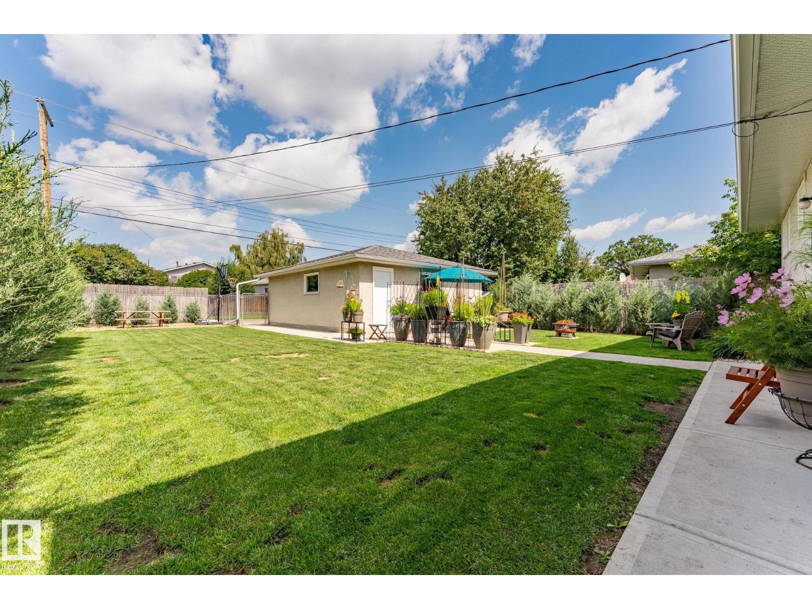 Photo 11 of 5516 140 A Av Nw, Edmonton AB