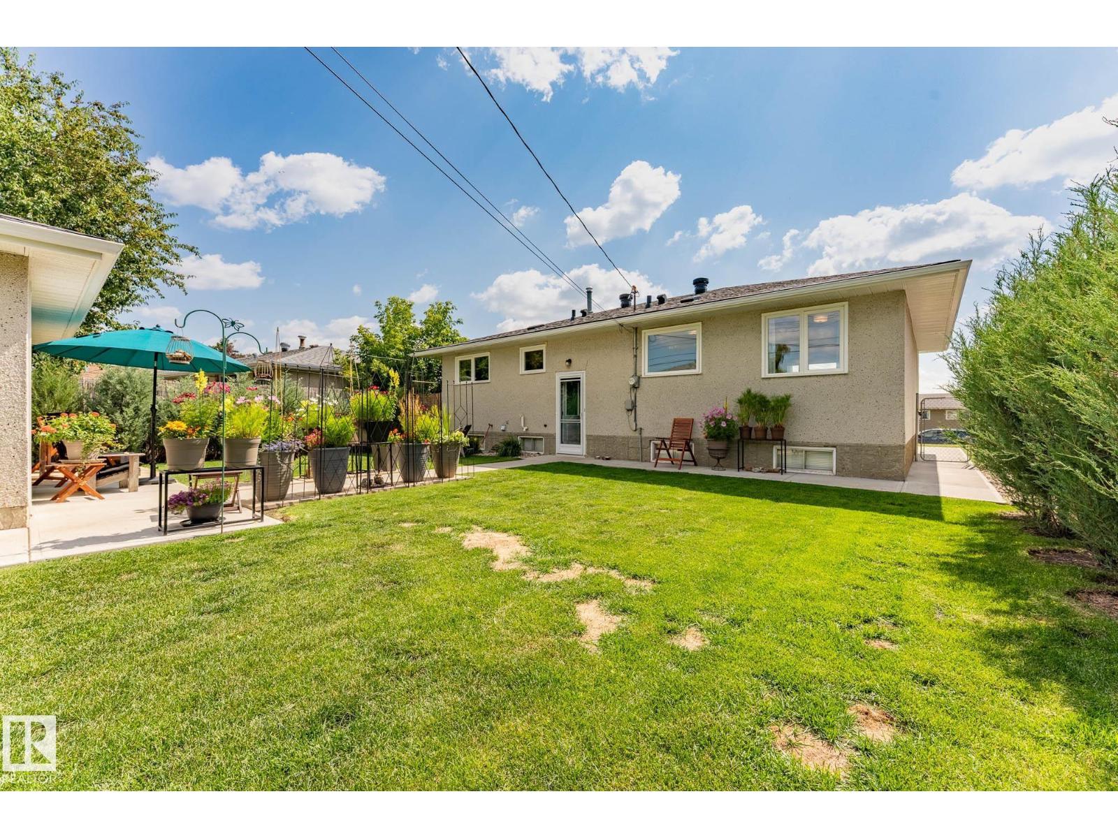 Photo 9 of 5516 140 A Av Nw, Edmonton AB