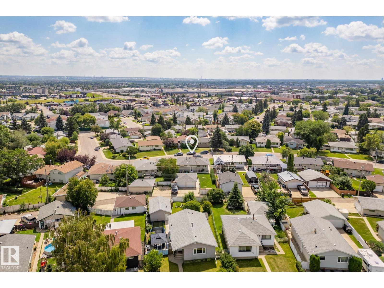 Photo 2 of 5516 140 A Av Nw, Edmonton AB