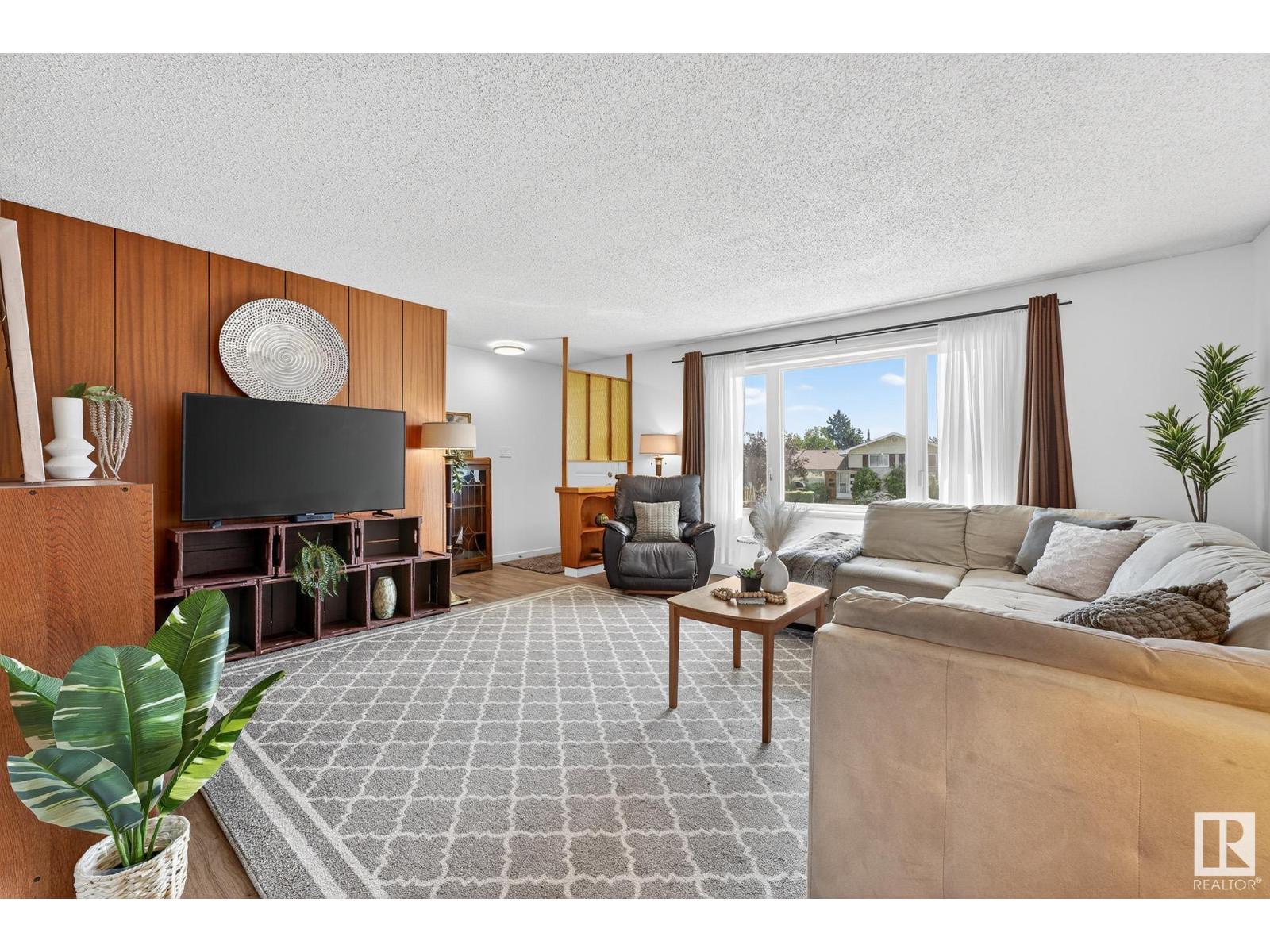 Photo 12 of 5516 140 A Av Nw, Edmonton AB
