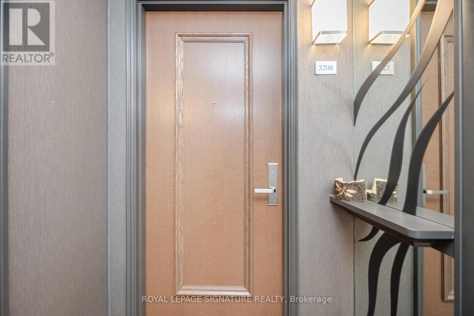 Photo 4 of 3208 45 Kingsbridge Garden Circle, Mississauga ON