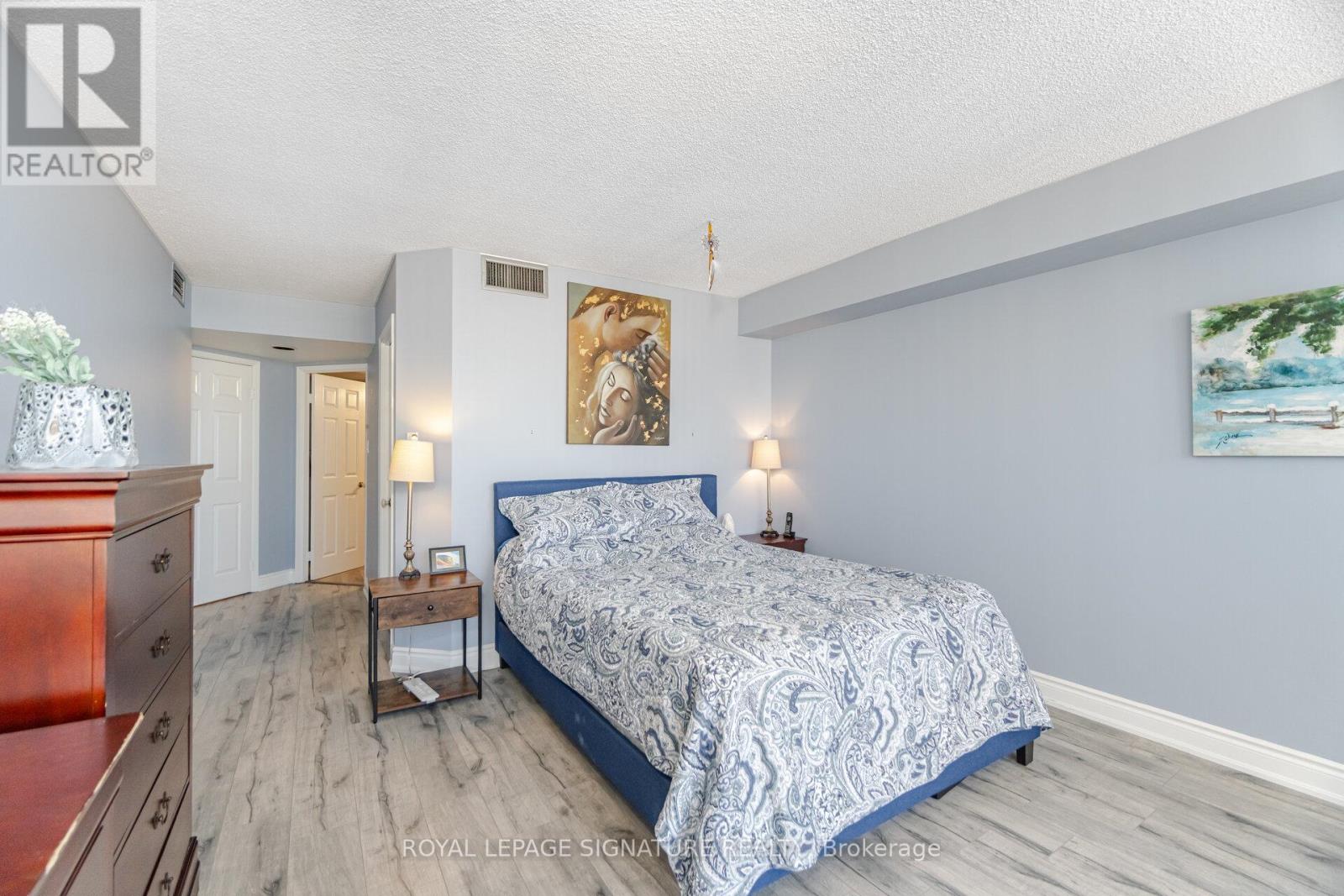 Photo 19 of 3208 45 Kingsbridge Garden Circle, Mississauga ON