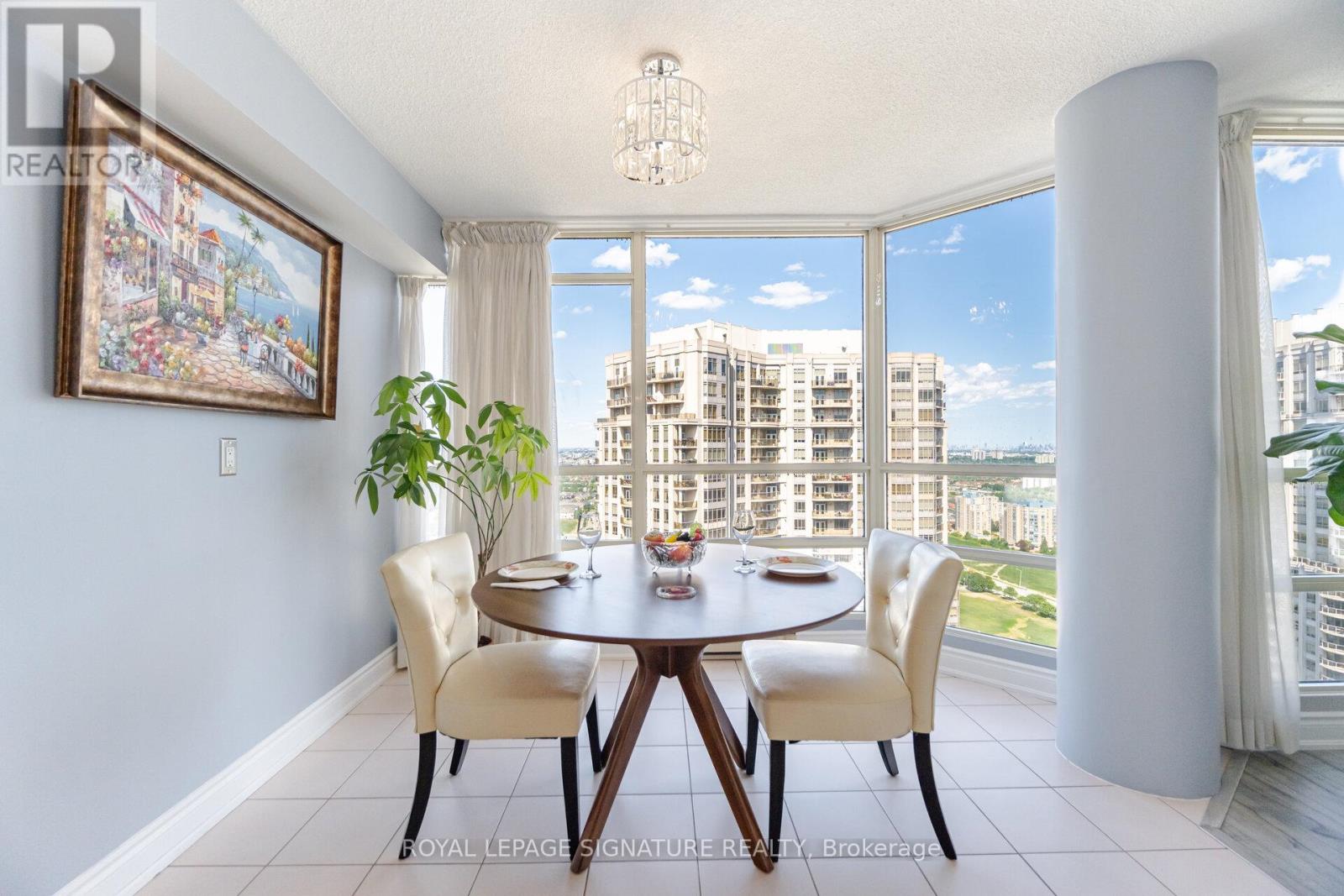 Photo 12 of 3208 45 Kingsbridge Garden Circle, Mississauga ON