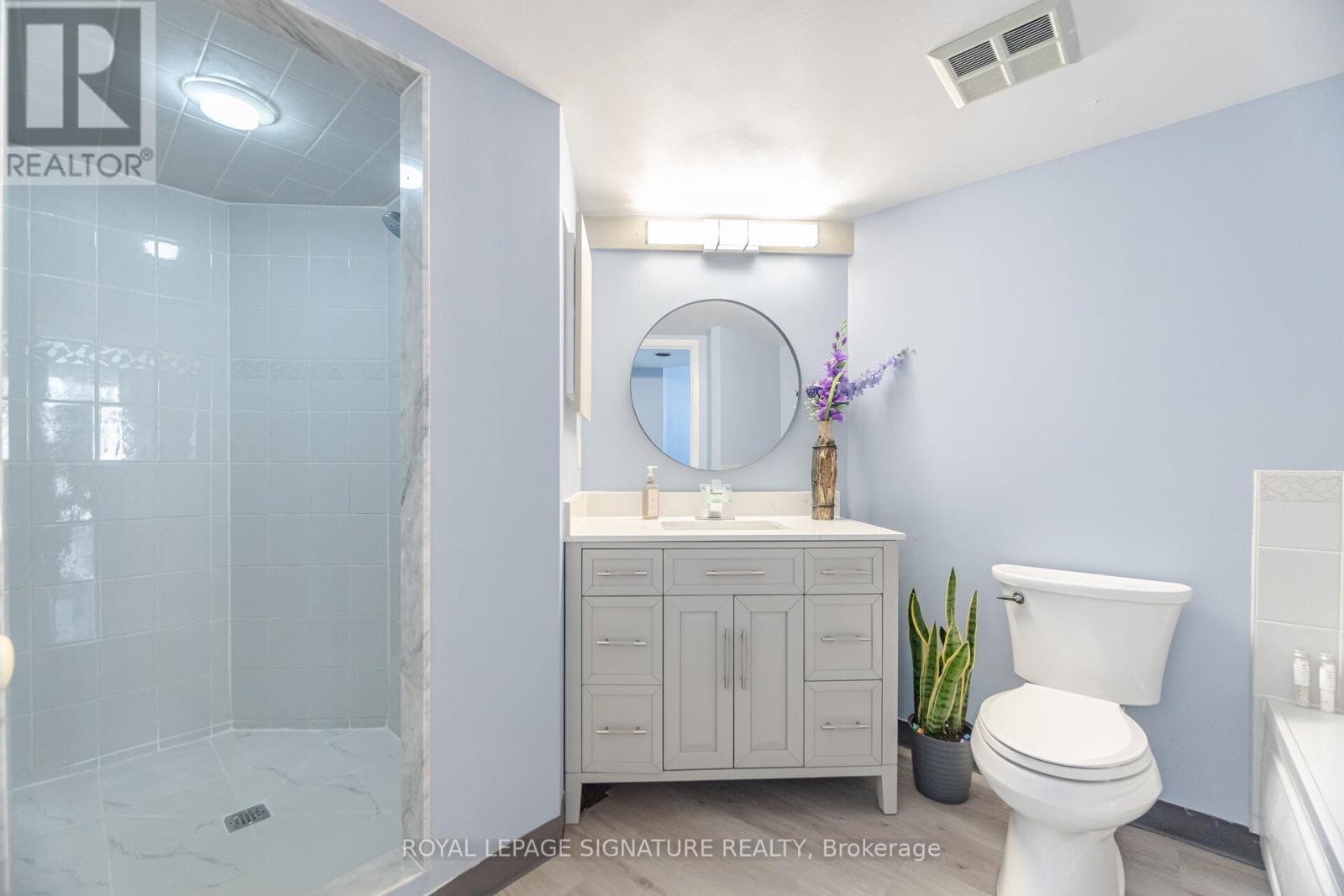 Photo 22 of 3208 45 Kingsbridge Garden Circle, Mississauga ON