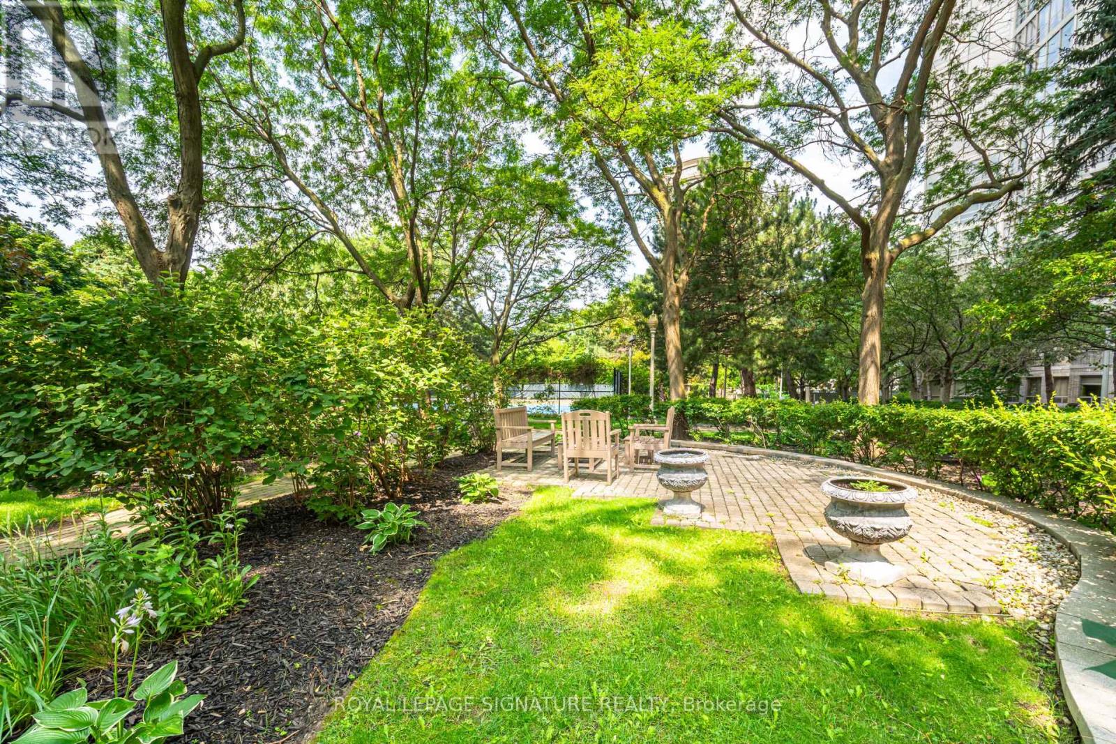 Photo 45 of 3208 45 Kingsbridge Garden Circle, Mississauga ON
