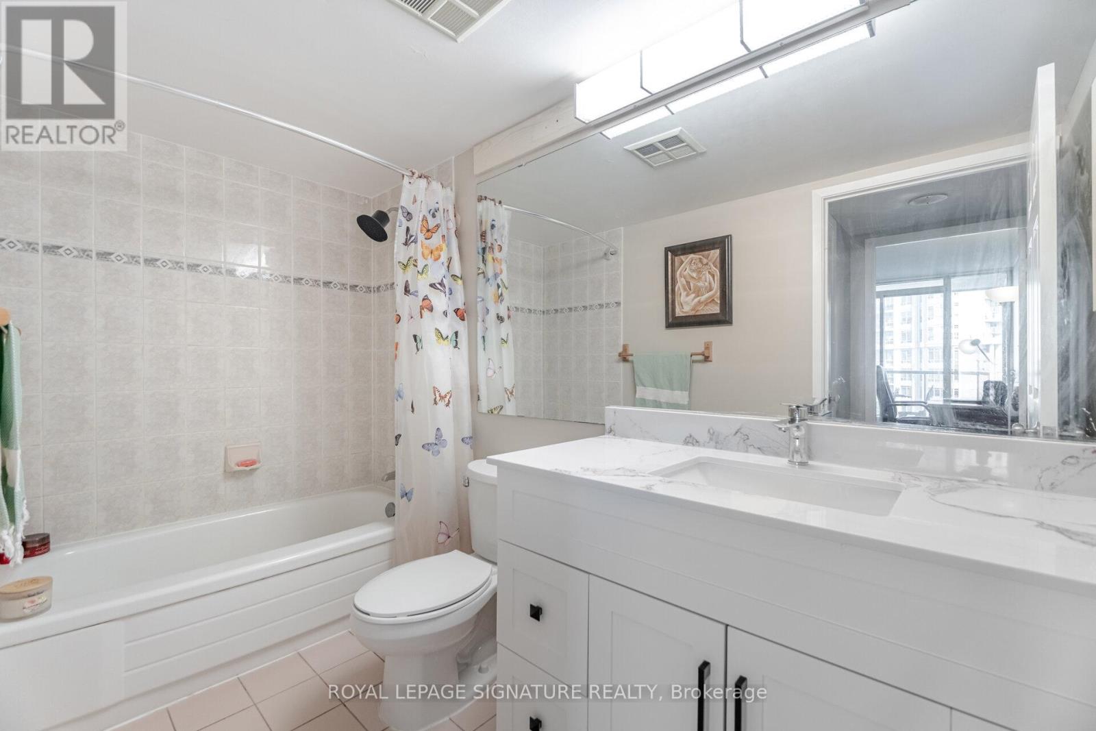 Photo 18 of 3208 45 Kingsbridge Garden Circle, Mississauga ON