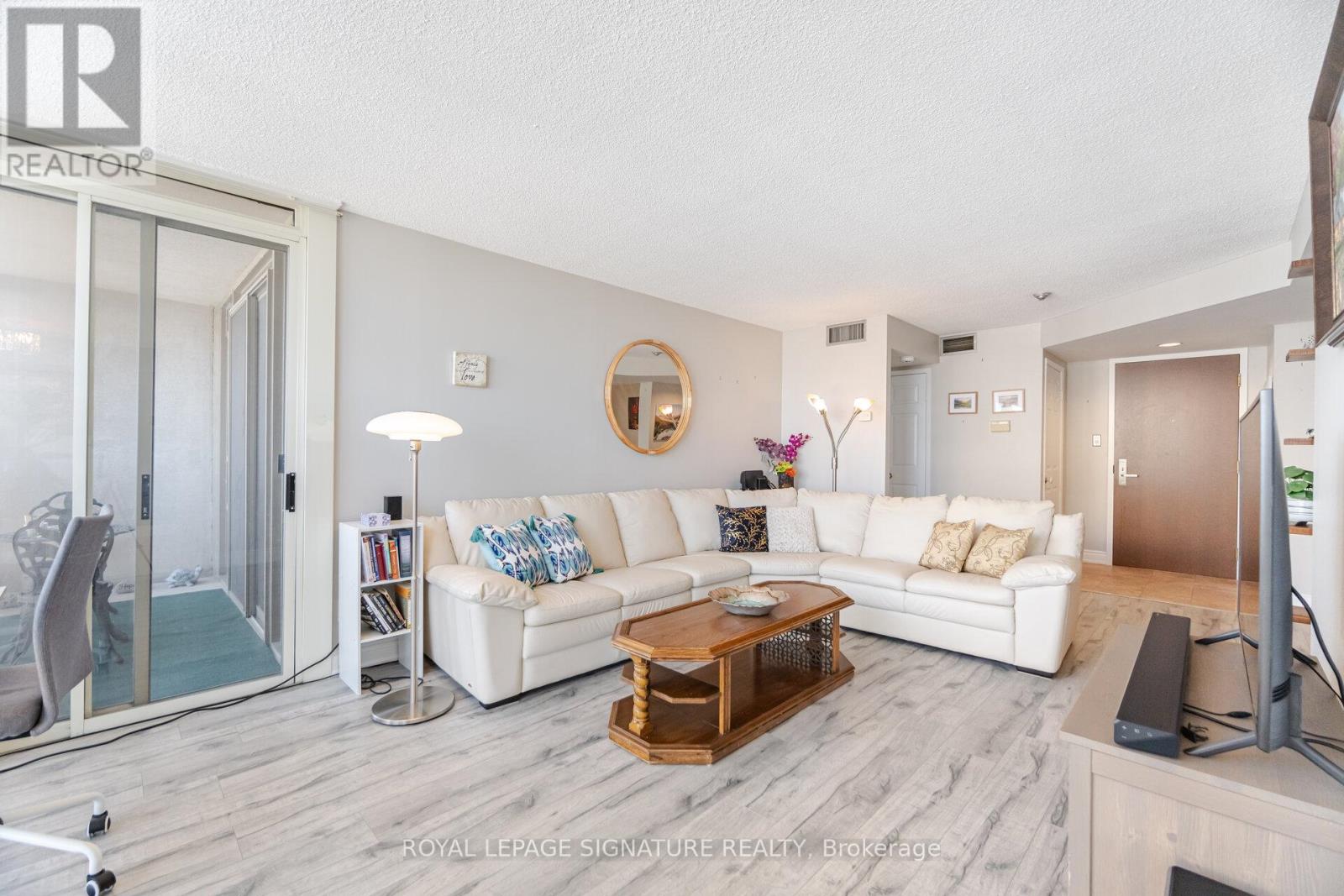 Photo 6 of 3208 45 Kingsbridge Garden Circle, Mississauga ON