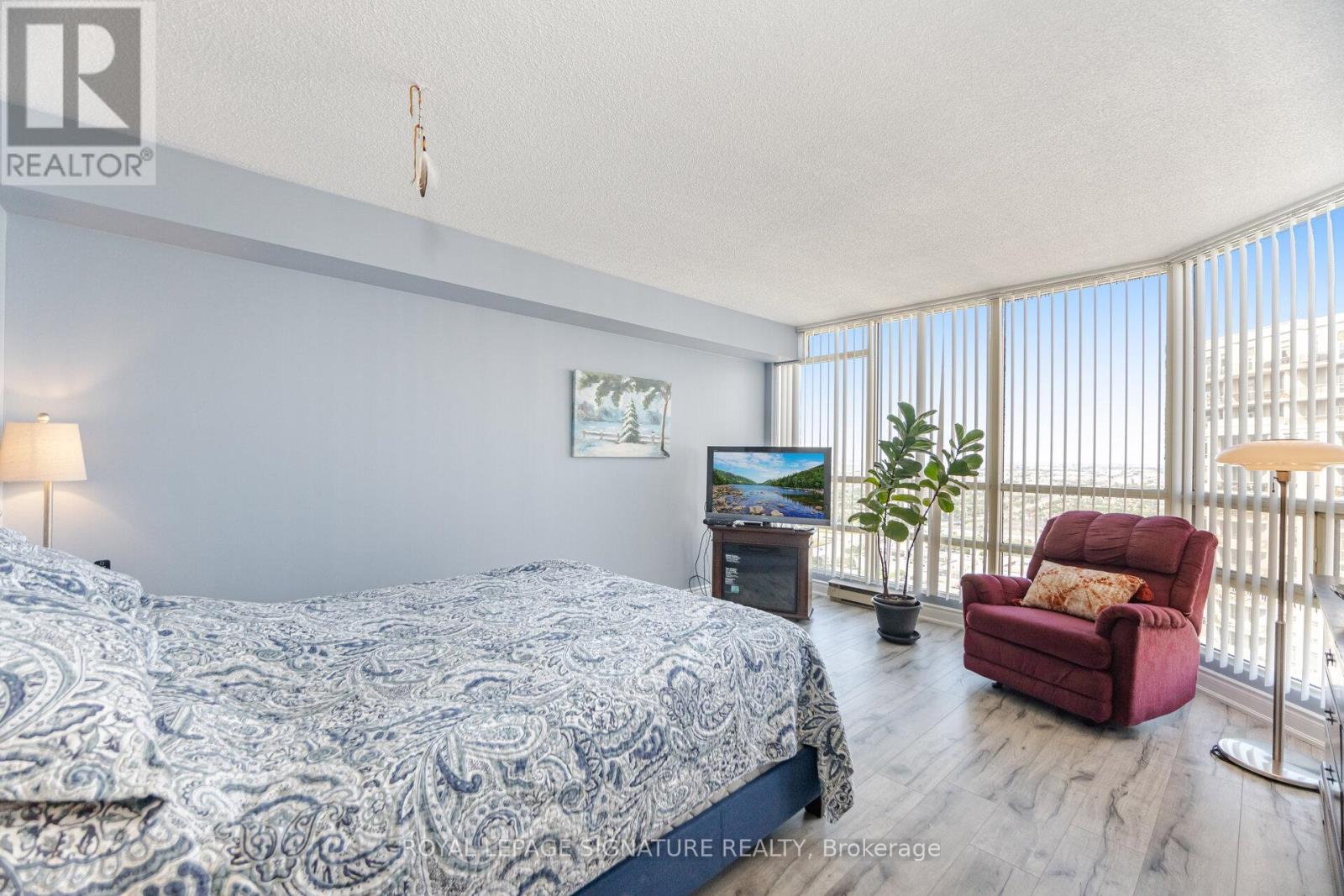 Photo 21 of 3208 45 Kingsbridge Garden Circle, Mississauga ON