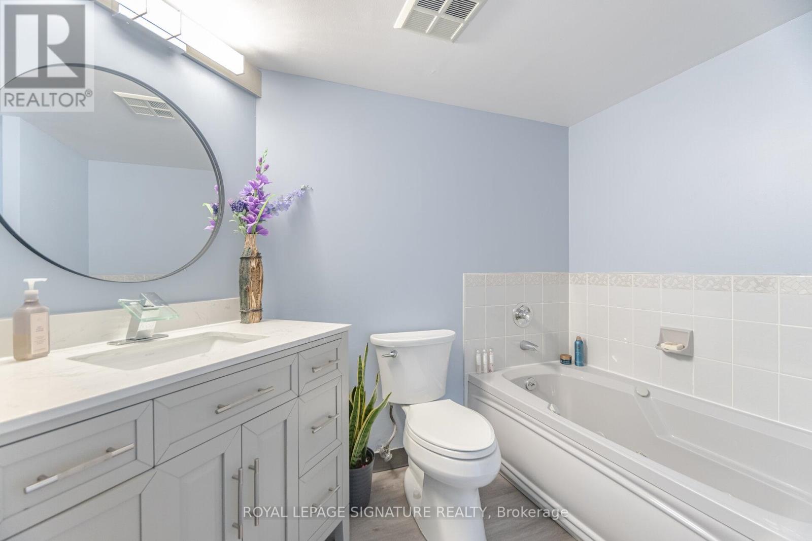 Photo 23 of 3208 45 Kingsbridge Garden Circle, Mississauga ON