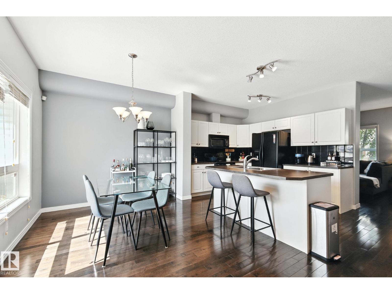 Photo 8 of 4481 Mccrae Av Nw, Edmonton AB